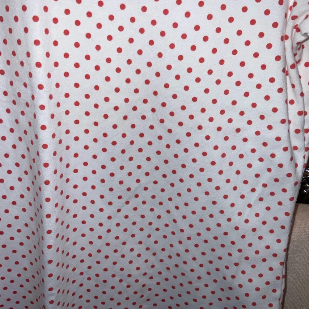 Chico’s Polka Dots V-Neck Tee White w Small Salmon Pink dots, size XL, Chico’s 3 - Picture 4 of 7